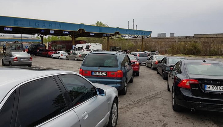 Хаос цари на Дунав мост
