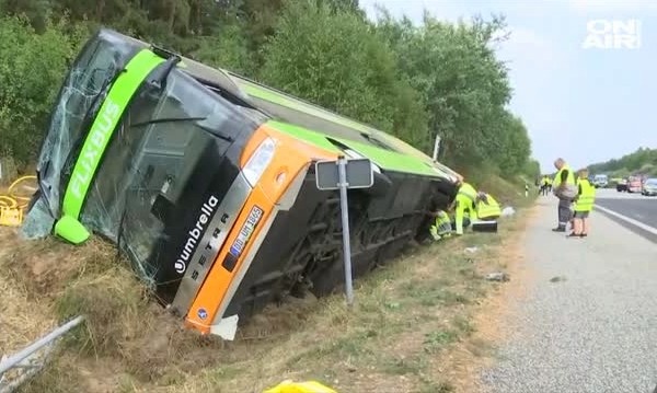 Автобус се преобърна в Германия, 16 са пострадали