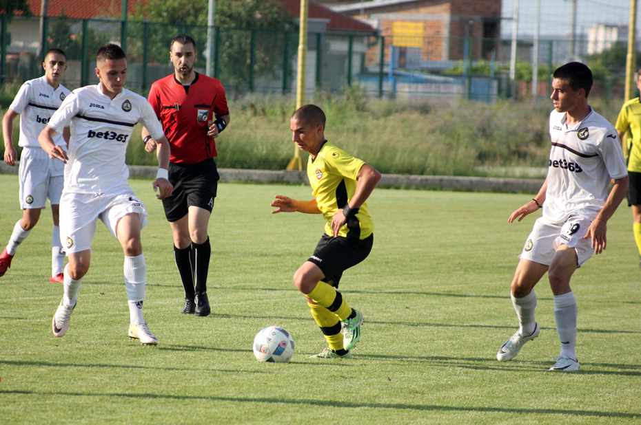 16-годишният Ботев вкара седем гола на Славия при U19