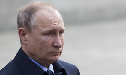 Путин поздрави Макрон, иска да преодолеят недоверието