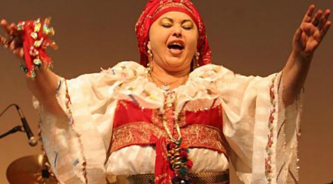 Отиде си. Есма, Кралицата