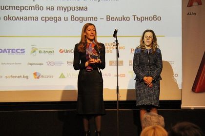 Министър Николина Ангелкова получи отличието в категория “Държавна администрация” на годишната церемония на БАИТ за 2018 г.