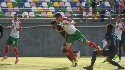 Гол от съблекалнята и няколко пропуска спряха България на старта на Евро 2017
