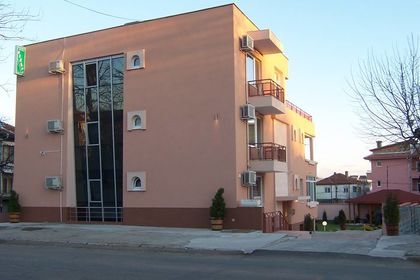 За лятната си почивка избирайте доказани дестинации! 12 години хотел "КЕДЪРА" е сред най-добрите в кв. Сарафово (СНИМКИ)