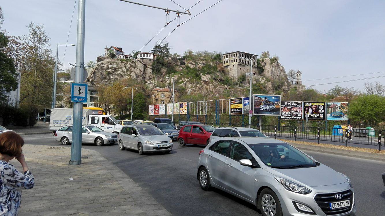 Пловдивчани в огромни тапи заради шествието на такситата