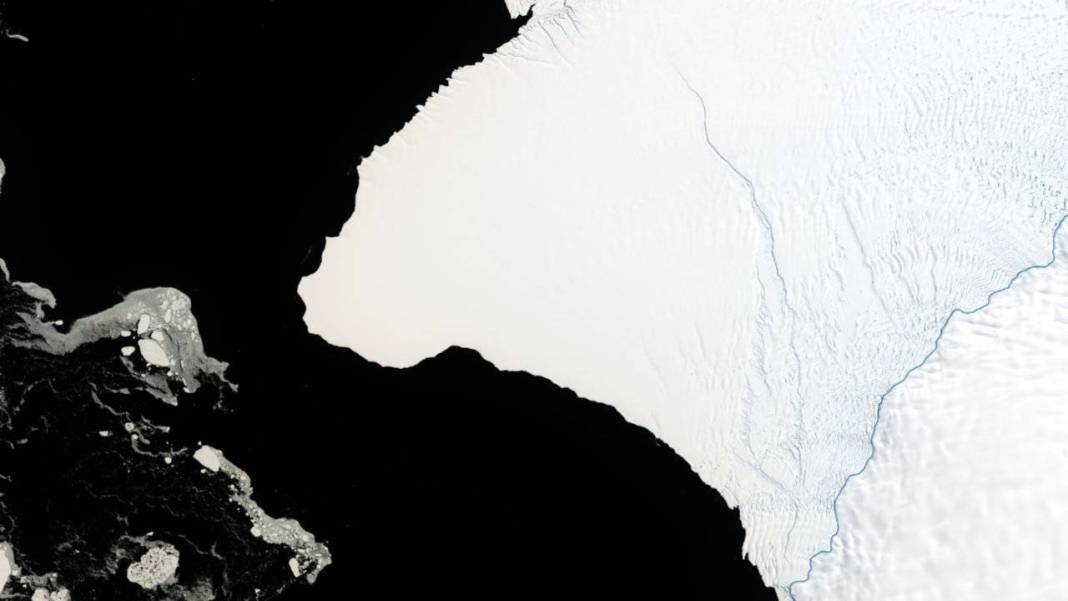 Айсберг два пъти по-голям от Ню Йорк ще се отчупи скоро в океана