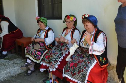 Етнографската къща в село Кипра отвори врати, германци онемяха от посрещането (СНИМКИ)