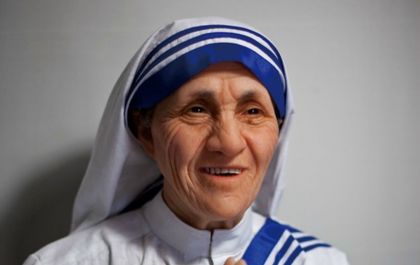 Майка Тереза: Хората са упорити, алогични и егоцентрични. Но ти ги обичай, въпреки това...
