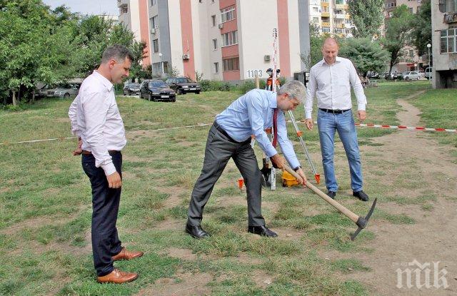 Министър Нено Димов развъртя кирката в Кючука