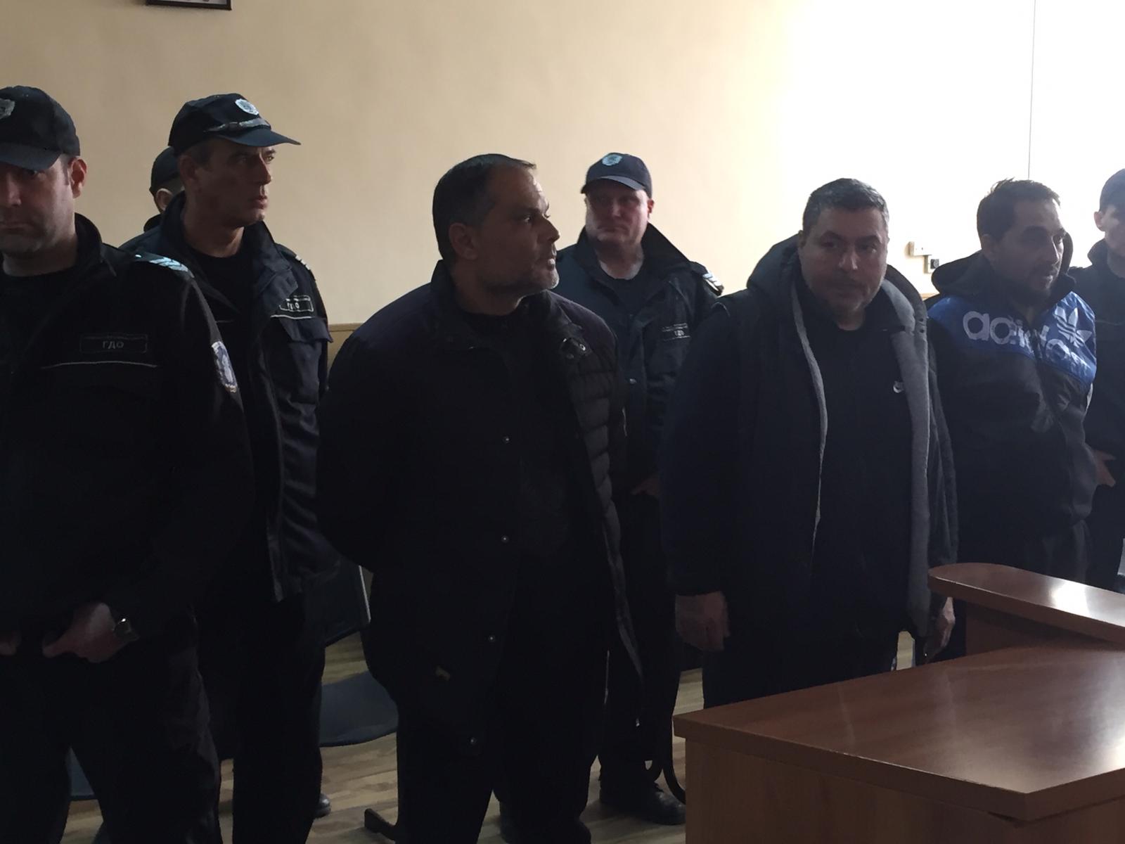 Ето ги ромите, арестувани с хероин при акцията в Столипиново!