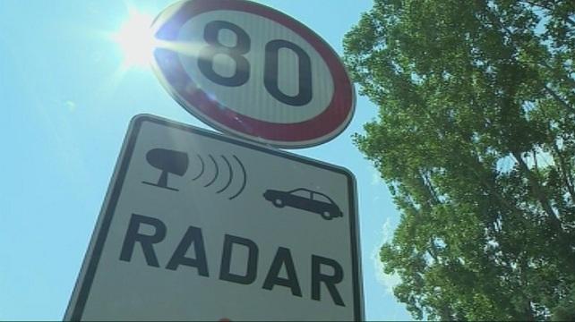 Решават да отпаднат ли предупредителните знаци за радари на пътя
