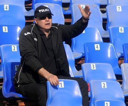 Емил Велев: Ножът опря до кокала