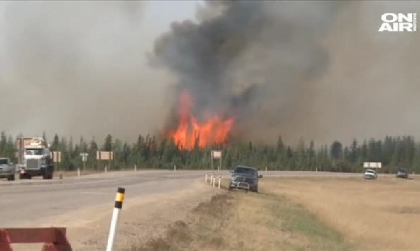 Огнената стихия в Албърта се разраства