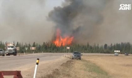Огнената стихия в Албърта се разраства