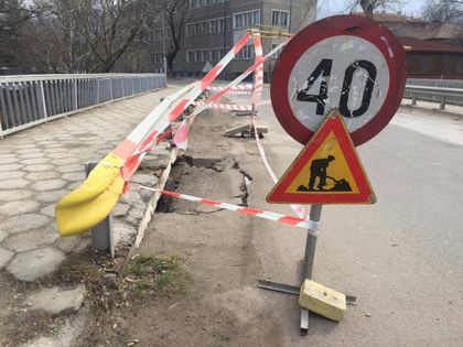 Пропадна мостът в Куклен, двете части на града разделени