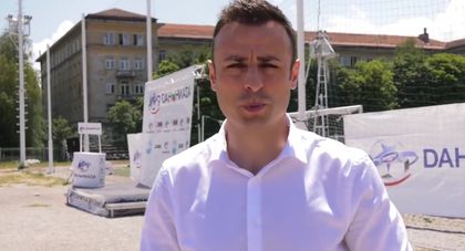 Димитър Бербатов пожела успех на юноши на Ботев Пловдив (ВИДЕО)