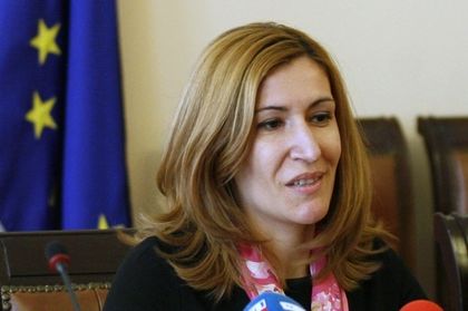 Министър Ангелкова личноинспектира пистите на Пампорово