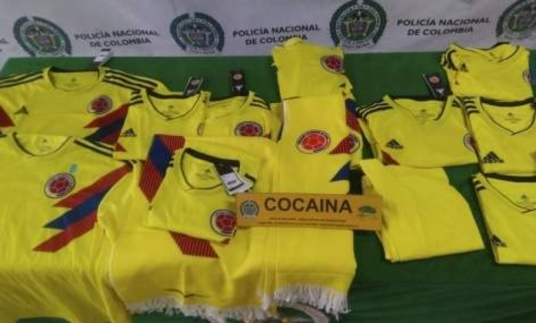 Откриха 70 килограма кокаин във фланелки на националния отбор на Колумбия