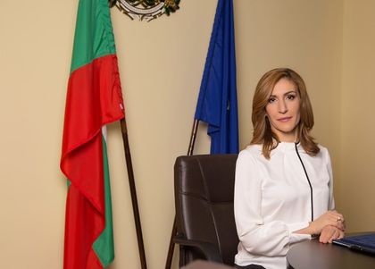 Министър Николина Ангелкова: 58 изнесени визови центъра работят от тази година на територията на Руската федерация