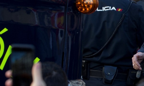Испанската полиция рани мъж, извикал 
