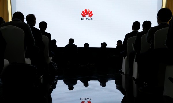 САЩ повдигнаха обвинения срещу Huawei