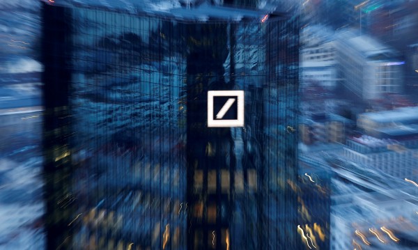 Защо Тръмп дава Deutsche Bank на съд?