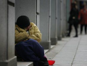 Трета поредна година обедняваме