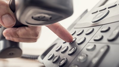 Баба даде 13 000 лв. и 500 паунда на ало измамници, заблудена, че помага да ги заловят