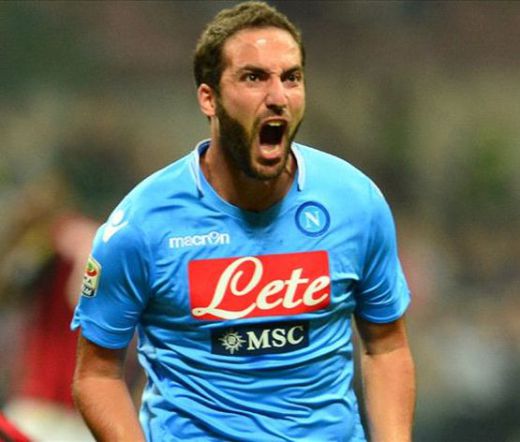 Игуаин щастлив в Наполи