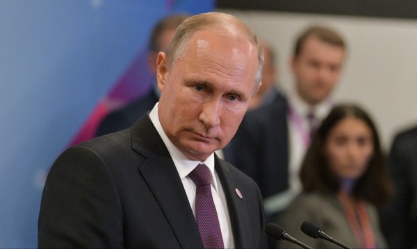 Напрежението Кремъл - Киев расте, Путин говори с Меркел