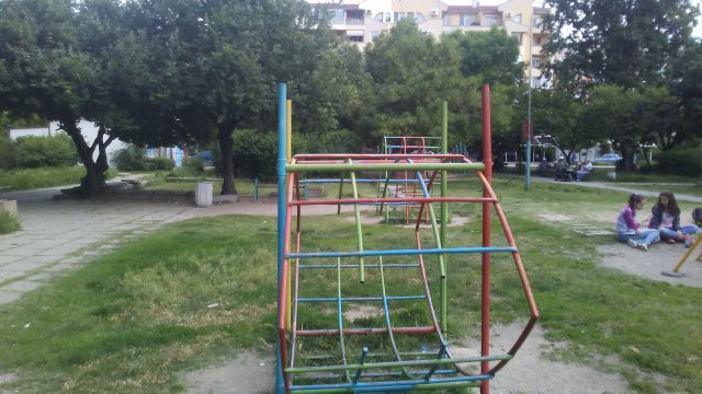 Коли превзеха цяла спортна площадка в Южен