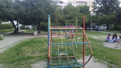 Коли превзеха цяла спортна площадка в Южен