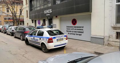 Куриоз във Варна! Полицейски автомобил "затапи" гараж за 62 автомобила