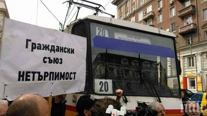 Победа на протеста - КЕВР не реши за увеличение за парното, отлагат и за новата цена на тока (ВИДЕО)