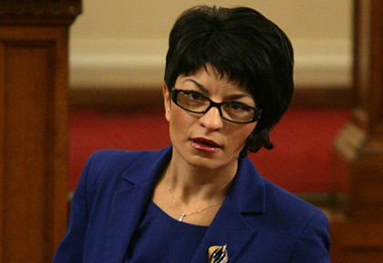 Десислава Атанасова: Жалка си, г-жо Лъжа!