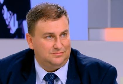 Евродепутат от ГЕРБ скочи да брани Добрев, всичко било кампания