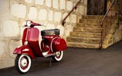 Италия празнува 70 години на култовия мотоциклет Vespa