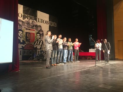 ВИДЕО: Едо трогнат от първата си Черно-бяла Коледа!