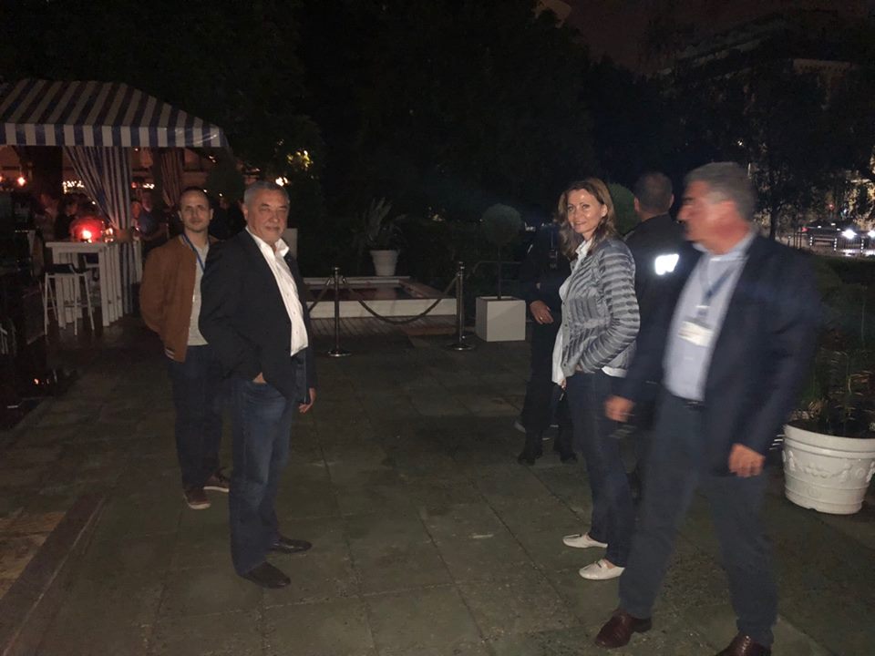 Вицепремиерът Валери Симеонов с взривяваща акция в нощна София - проверява шумните заведения по 