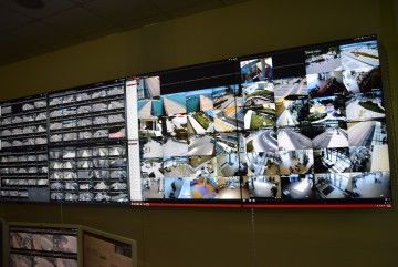 Бургас: Общината завърши изграждането на цялостната система за видеонаблюдение в най-големия жилищен комплекс - 