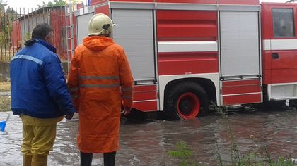 Пожарната отводнява 43 сгради и подлези в Пловдив