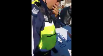 ВИДЕО: Катаджия се разкрещя на шофьор, козирува му с двете ръце!