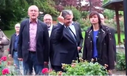 Германският вицеканцлер показа среден пръст на крайнодесни