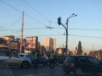 Катастрофа затруднява движението около Сточна гара в София, един е пострадал