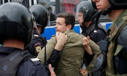 ЕС: Освободете задържаните на протестите в Русия