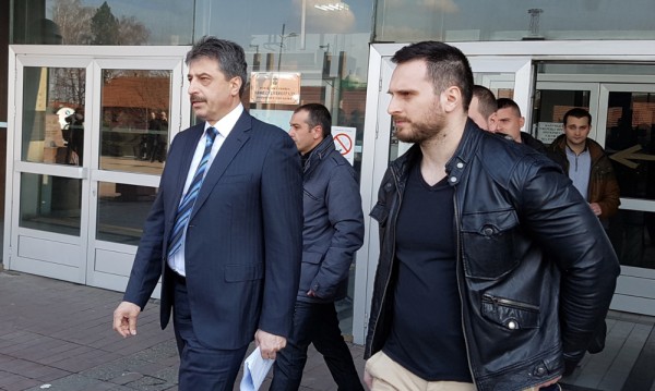 С искане за убежище Цветан Василев си купува време