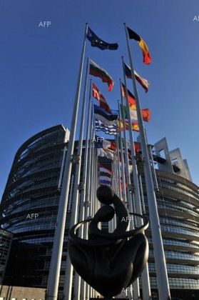 BBC: Стрелбата в Страсбург: Стрелецът е на свобода след като остави двама убити и 12 ранени