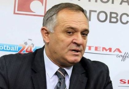 Капралов остава шеф на Футболната лига
