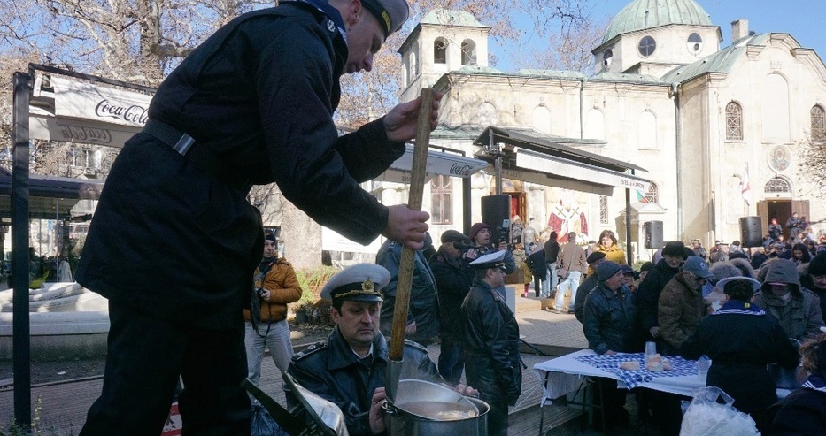 Рибен курбан пред моряшкия храм зарадва варненци на Никулден (снимки)