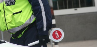 Много пиян нацели паркиран джип и се премести на задната седалка